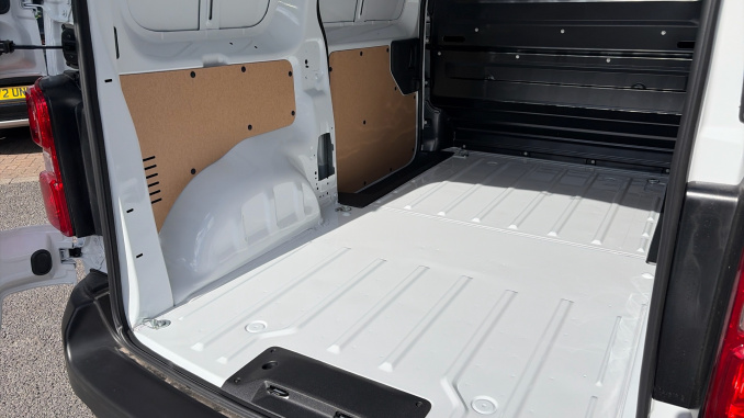 Vauxhall Vivaro L1 Diesel 1.5 Turbo D 120 Prime H1 Van - Image 35